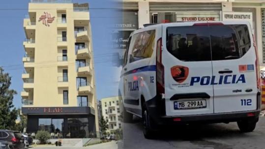Dhunuan kamerierin 18-vjeçar pasi kërkoi pagën, Gjykata e Durrësit lë në burg djalin e pronarit të hotelit dhe shokun e tij! Xhaxhai i të riut sot para togave të zeza (VIDEO)