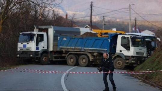 Të akuzuar për vendosjen e barrikadave në veri të Kosovës, dënohen me 1 vit dhe 9 muaj burg 2 serbët! Për 4 të tjerët gjyqi nis në 15 shtator