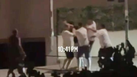 Grushte pa pushim ndaj kamerierit 18-vjeçar, momenti kur i riu dhunohet nga djemtë e pronarit të hotelit dhe 2 të tjerë në Golem (VIDEO)