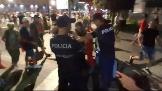Tentuan të hyjnë në Kryeministri dhe u përplasën me policinë, 14 protestues të arrestuar