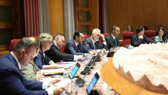 Mbledhja e qeverisë, Evis Sala dorëhiqet si ministre e Shëndetësisë: Do të vijoj projektet akademike! Rama: Faleminderit për shërbimin me profesionalizëm (VIDEO)