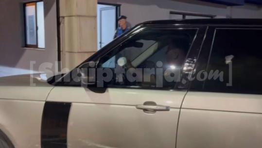 Grupi i armatosur mësyu në Regina Palm të Vasil Bedinajt, sekuestrohet një ‘Range Rover’ (VIDEO)