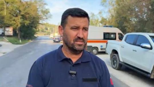 Zjarri në kodrat e Radostinës, shefi i Mbrojtjes Civile të Prefekturës Fier: Kemi evakuuar 7-8 familje, s'ka banesa të djegura! 2 helikopterë në terren