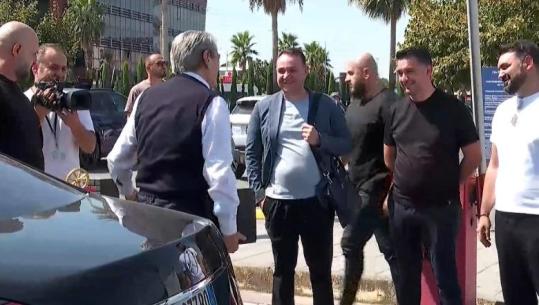 'A do ndalojmë në Hong Kong?', Klevis Balliu habit me pyetjen në avion, Belo Këlliçi i nxjerr namin pasi Berisha e dubloi me të duke e marrë me vete në SHBA pas ndërhyrjes së Fahriut