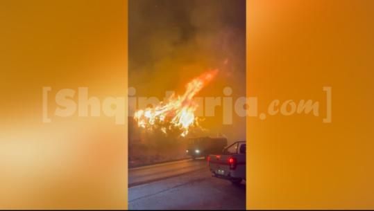 Zjarr masiv në Himarë, flakët përhapen me shpejtësi! Digjen 2 banesa, në rrezik edhe 40 të tjera (VIDEO)