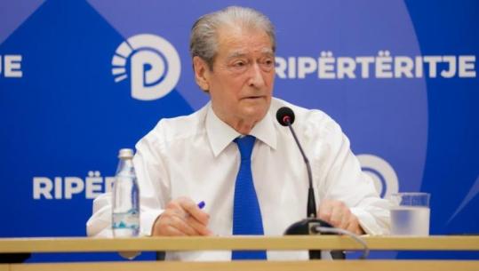 Protesta në SHBA tremb Berishën, ndryshon vendin e takimit, emigranti: I është trembur protestës, do t'i shkojmë kudo të jetë