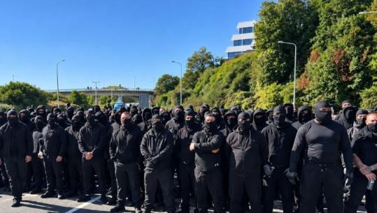 Kush është grupi i ekstremit të djathtë 'Patriot Platform' që fshihet pas protestave anti-emigrantë në Angli