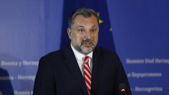 Sarajeva tërheq stafin e ambasadës nga Serbia pas varrimit të Mlladiçit me nderime shtetërore