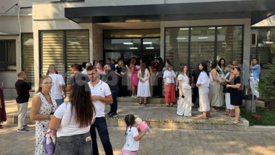Ngërçi me pagat në drejtësi/ Administrata e Dhomës Civile në Gjykatën e Tiranës nis bojkotin, bllokon shërbimet: Çfarë do bëhet me ne? Sot mblidhen gjyqtarët dhe prokurorët (VIDEO)