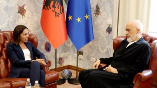 Ambasadorja e re e BE nisi misionin në Tiranë, takim 1 orë me Ramën në Kryeministri (VIDEO)