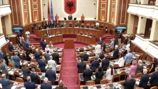 Nis sesioni i ri parlamentar, deputetët priten me protestë! Begaj mesazh: Energjia qytetare të ushqejë dialogun
