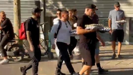 Protestuesit ‘armatosen’ me vezë, thirrje për Ballën: Taulanti kërkon motër