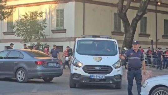Protesta para parlamentit, 2 të shoqëruar