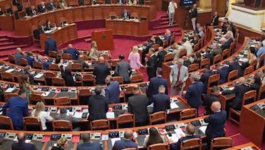 Votimi për nënkryetaren e Kuvendit, opozita braktis seancën plenare