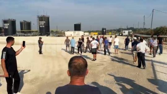'Nuk po na paguajnë qiranë e tokës', Banorët e Patos-Marinzës protestë pranë puseve të naftës 'Bankers Petroleum'