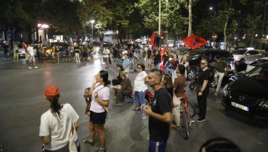Bllokuan rrugët dhe sulmuan një makinë, vetëm 1 protestues i arrestuar! 14 në hetim, 3 prej tyre u kapën me drogë