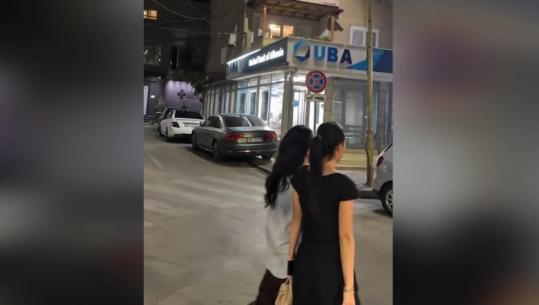 Edhe Balluku viktimë e barbarizmit politik të protestuesve! E sulmojnë me fyerje në mes të rrugës
