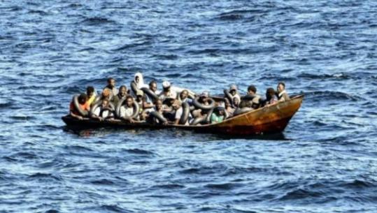 Përmbytet varka me emigrantë në jug të Greqisë, 1 i vdekur dhe 20 të zhdukur