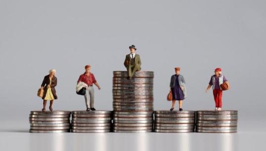 Paga mesatare kalon 92 mijë lekë në muaj, por mbi 50% e shqiptarëve nuk e ‘kapin’ dot! 1 në 4 punonjës, me minimale