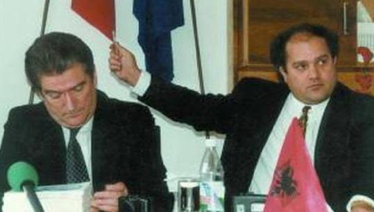 Lufta e egër e Berishës ndaj Azem Hajdarit nga përgjimi, shantazhi, përjashtimi nga PD tek ndëshkimi i së bijës! Akuzat: Spiun i Sigurimit, ordiner dhe klloun i politikës