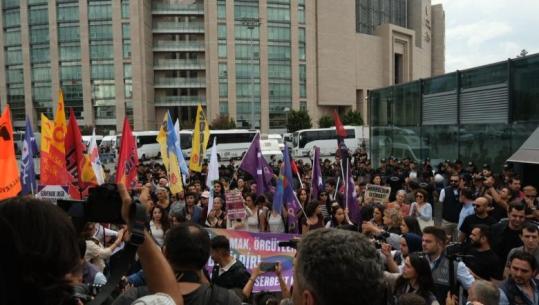 Operacioni kundër komunitetit LGBTQ+, 150 të ndaluar në protestën para gjykatës në Stamboll