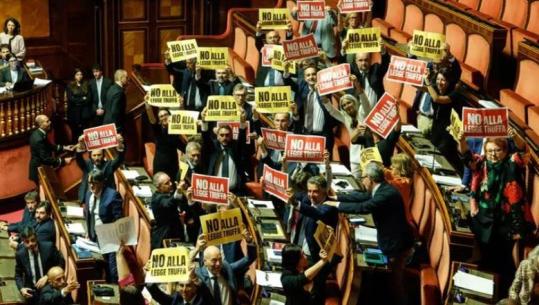 Itali/ Senati miraton me 113 vota pro ndryshimet në kodin zgjedhor, pritet ‘vula’ e Dhomës së Deputetëve! Opozita proteston: Jo ligjit mashtrues!