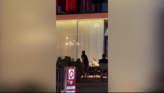 VIDEO/ “O hajdut”, protestuesit sulmojnë verbalisht Taulant Ballën teksa ishte ulur në kafe! Deputeti i PS-së: Të dëshpëruar, bërtisni rrugëve si pijanikët