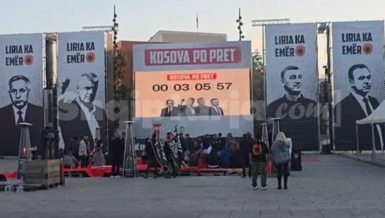 Ja si e gjeti mëngjesi Prishtinën! Qytetarët presin verdiktin për liderët e UÇK në shesh (VIDEO)