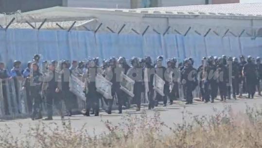 Dënimi për ish-krerët e UÇK, forcat e policisë rrethojnë zyrat e EULEX në Prishtinë