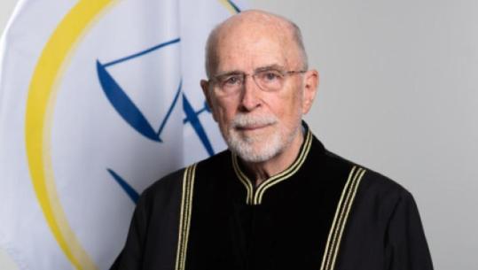 Kush është Charles Smith, amerikani që dënoi me 81 vjet burgim ish krerët e UÇK-së