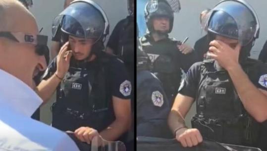 Mes protestës dhe dhimbjes, polici i Kosovës nuk mban dot lotët teksa ruan zyrat e EULEX në Prishtinë