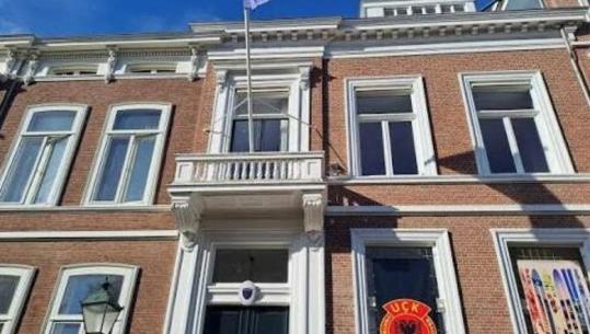 Ambasada e Kosovës apel shqiptarëve në Hagë: Mos bini pre e provokimeve, respektoni Holandën