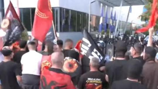 'O Hashim ti ku je, krejt Kosovën këtu e ke',  pas tensioneve te EULEX-i protestuesit mblidhen në qendër të Prishtinës