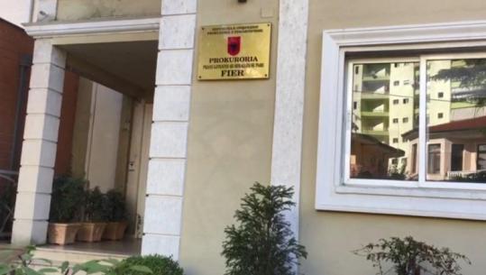 Falsifikuan dokumentet e një sipërfaqe toke, në pranga dy ish-drejtorë të Kadastrës së Fierit dhe ndërtuesi