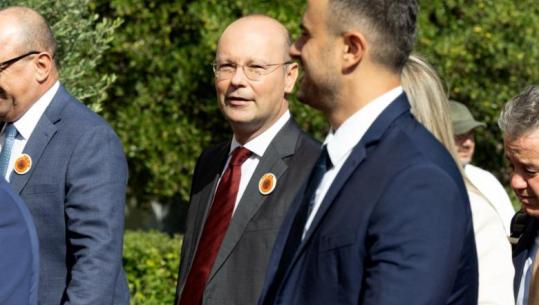 Dënimi i 4 ish-krerëve të UÇK-së në Hagë, deputetët e PD-së shkojnë në Kuvend me simbolet e UÇK-së (VIDEO)