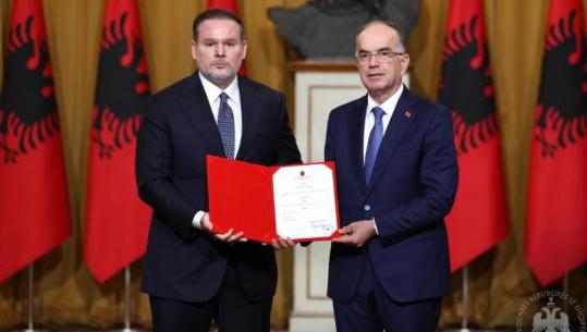 Ervin Demo merr detyrën si ministër i Brendshëm, betohet para Presidentit Begaj