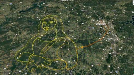 VIDEOLAJM/ Piloti amerikan ‘vizaton’ ‘Mona Lizën’, fluturon për gati 4 orë për të krijuar portretin gjigant