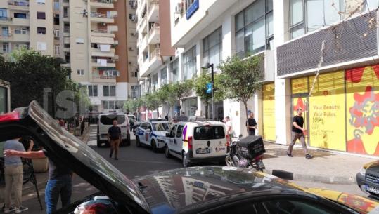Krim në familje në Tiranë, burri vret me thikë bashkëshorten në sy të nipit 14-vjeçar! Arratiset pas ngjarjes (EMRAT)