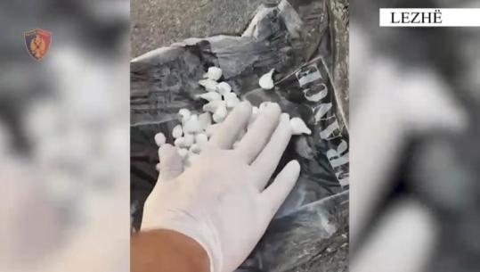 Laç/ Policia arreston dy të rinj në makinë me 80 doza kokainë gati për t'i shitur (VIDEO)