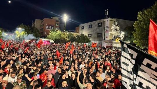 Nata e katërt e protestave për ish-krerët e UÇK-së, mijëra qytetarë sërish në shesh! Tubime edhe në Gjermani, Zvicër, Austri e Kanada