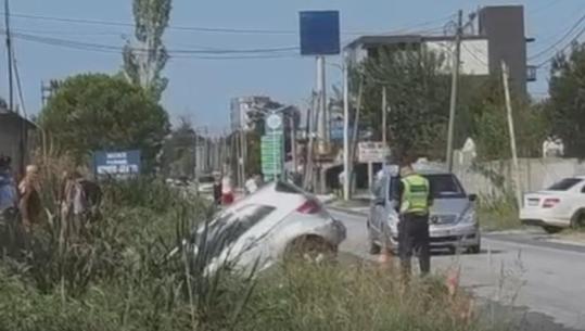 Aksident në Fier-Seman, makina del nga rruga dhe përfundon në kanal, plagoset shoferja!