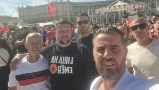 Dënimi me 81 vite burg i 4 ish-krerëve të UÇK, shqiptarët protestë edhe në Vjenë të Austrisë: O Hashim, ti ku je, krejt Kosovën këtu e ke!