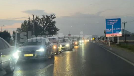 Trafik i rënduar në aksin Lezhë-Milot, radhë të gjata automjetesh! Qytetarët prej disa orësh të 'bllokuar'