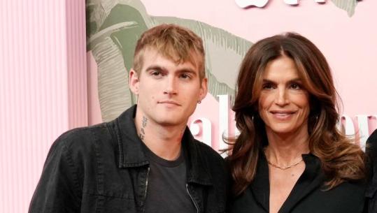 Djali i supermodeles Cindy Crawford ndërron jetë në moshën 27-vjeçare! Luftonte me varësinë nga droga, familja kërkon privatësi