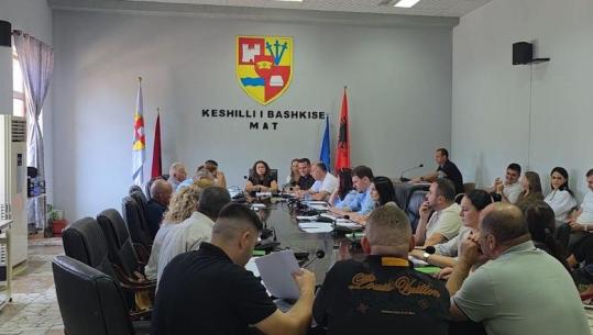Territorialja/ Këshilli i Bashkisë Mat jep 'ok'  për bashkimin me Klosin, 14 vota pro për draftin e mazhorancës