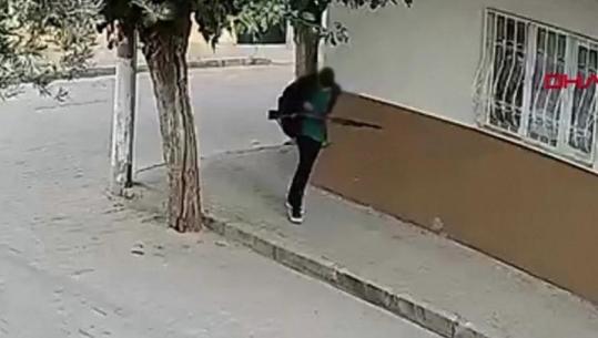 Sulm me armë pranë një shkolle në Turqi! 11 nxënës të plagosur! Policia arreston autorin e mitur, prindërit dhe gjyshin e tij