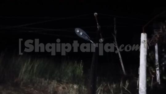 Elbasan/ 8 fshatra pa energji elektrike, shkak rrëzimi i një shtylle elektrike