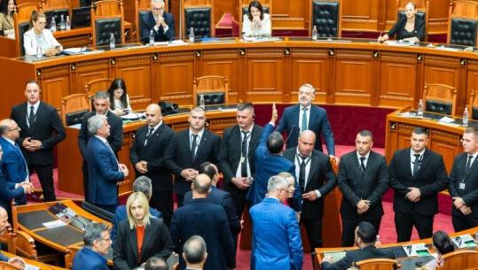 Kuvend/ PS rrëzon kërkesën e PD për debat për arrestin ndaj kreut të SHISH! Opozita rrethon foltoren