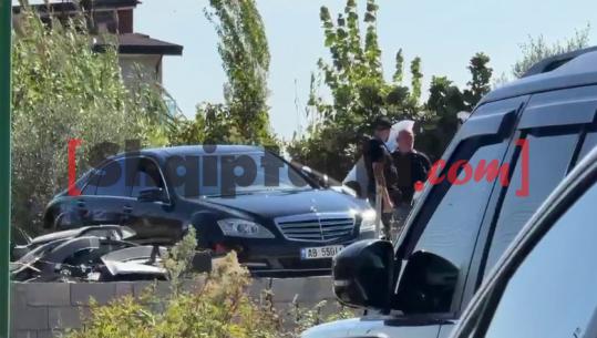 Lezhë/ Një person plagoset me armë zjarri, mbërrin me makinë në spital! Niset drejt Traumës, ende nuk dihen rrethanat