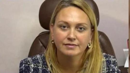 Ish-drejtoresha vidhte para me thasë të zinj nga Posta e Durrësit, Gjykata e Durrësit zbut masën e sigurisë! E lë në arrsest 'shtëpie'